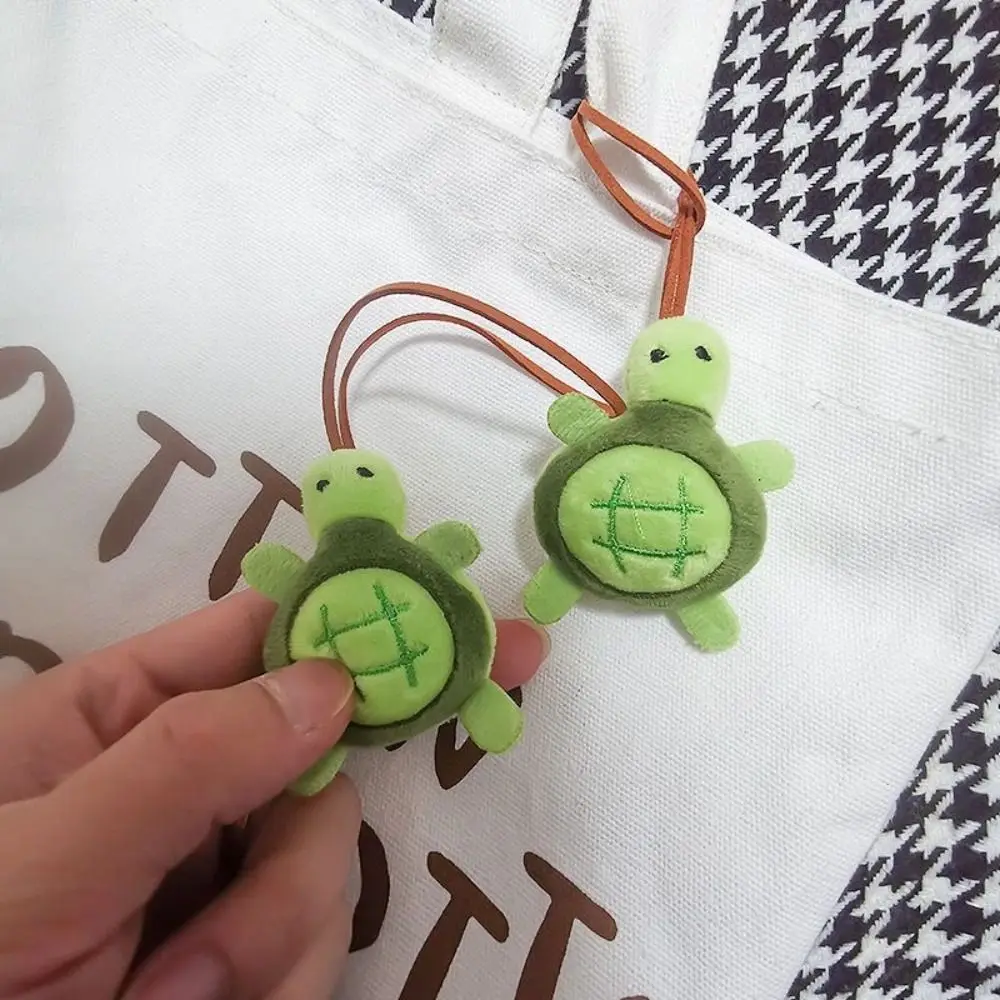 Porte-clés tortue de dessin animé drôle, sac en peluche doux, étiquette nominative, broche tortue, cadeau d'anniversaire