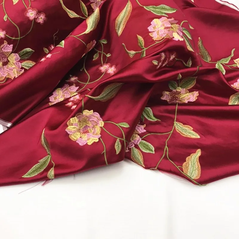 Neues chinesisches Cheongsam-Kleid aus Seidenbrokat mit Stickerei, Seidenraupenstoff, nationaler Satin