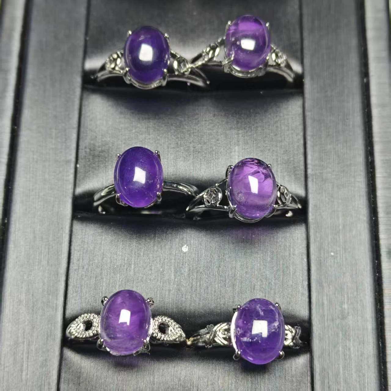 Natürlicher Amethyst-Ring, modisch und luxuriös, mit hochwertigen Verzierungen besetzt, Kristallschmuck, verstellbar, neues Design. – Detail 2