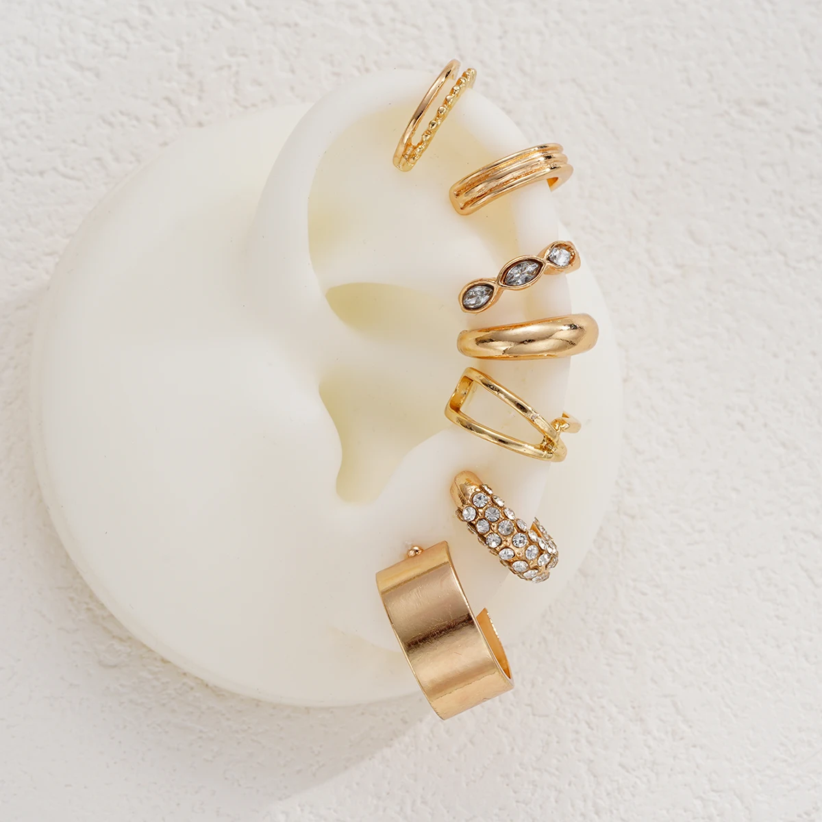 7-teiliges Ohrklemmen-Set in Goldfarbe für Damen, ohne Piercing, mit Zirkonia-Steinen, Clip-On-Ohrringe, verschiedene Stile, stapelbare Knorpel-Ohrclips, Schmuck – Detail 5