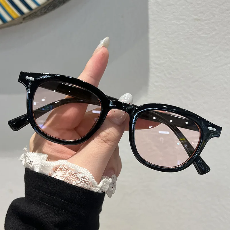 نظارات شمسية نسائية جديدة بإطار بيضاوي أوروبية وأمريكية مربعة صغيرة بإطار بسيط نظارات عصرية بظلال UV400