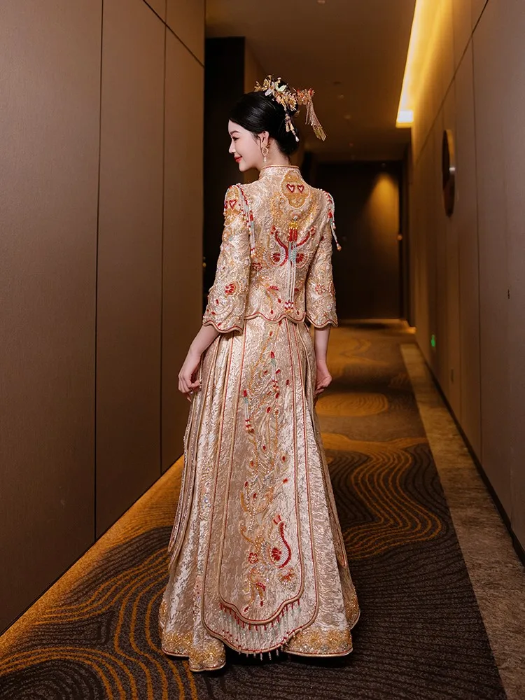 New golden heavy industry Chinese-style wedding dress toasting and attire