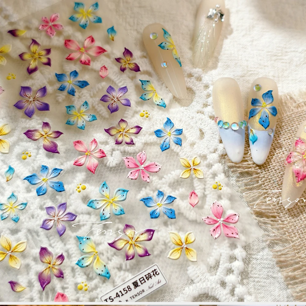 Lebhafte Sommer-Blumenmuster, tropische Blüte, Nagelaufkleber, reichhaltiges farbiges Blütenblatt, eleganter erhöhter Blumen-Nagelaufkleber für Strandurlaub