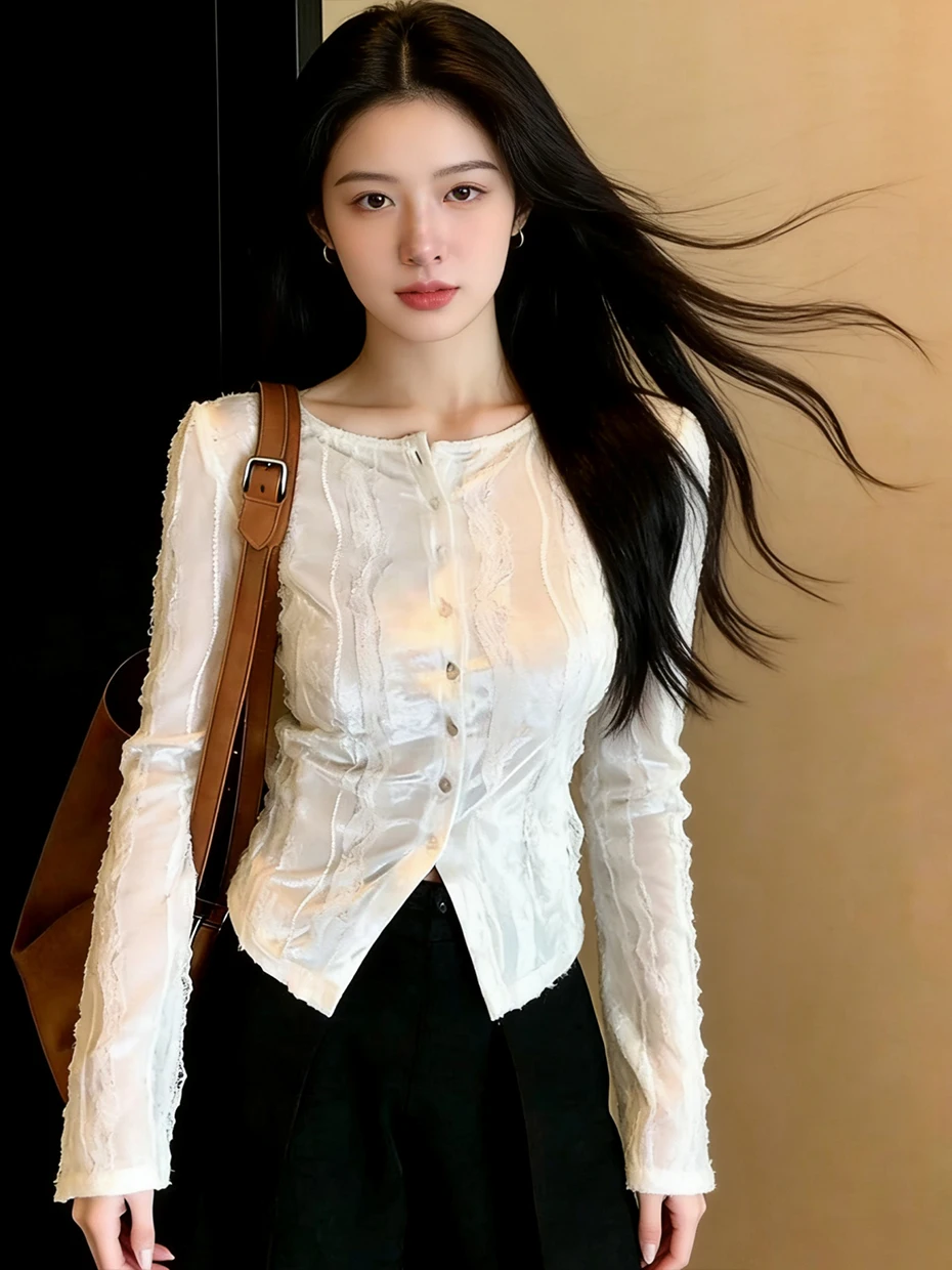 

Элегантный белый кружевной топ для женщин, приталенный, в повседневном стиле, весна 2026, модный, универсальный, с длинным рукавом, круглым вырезом, на пуговицах