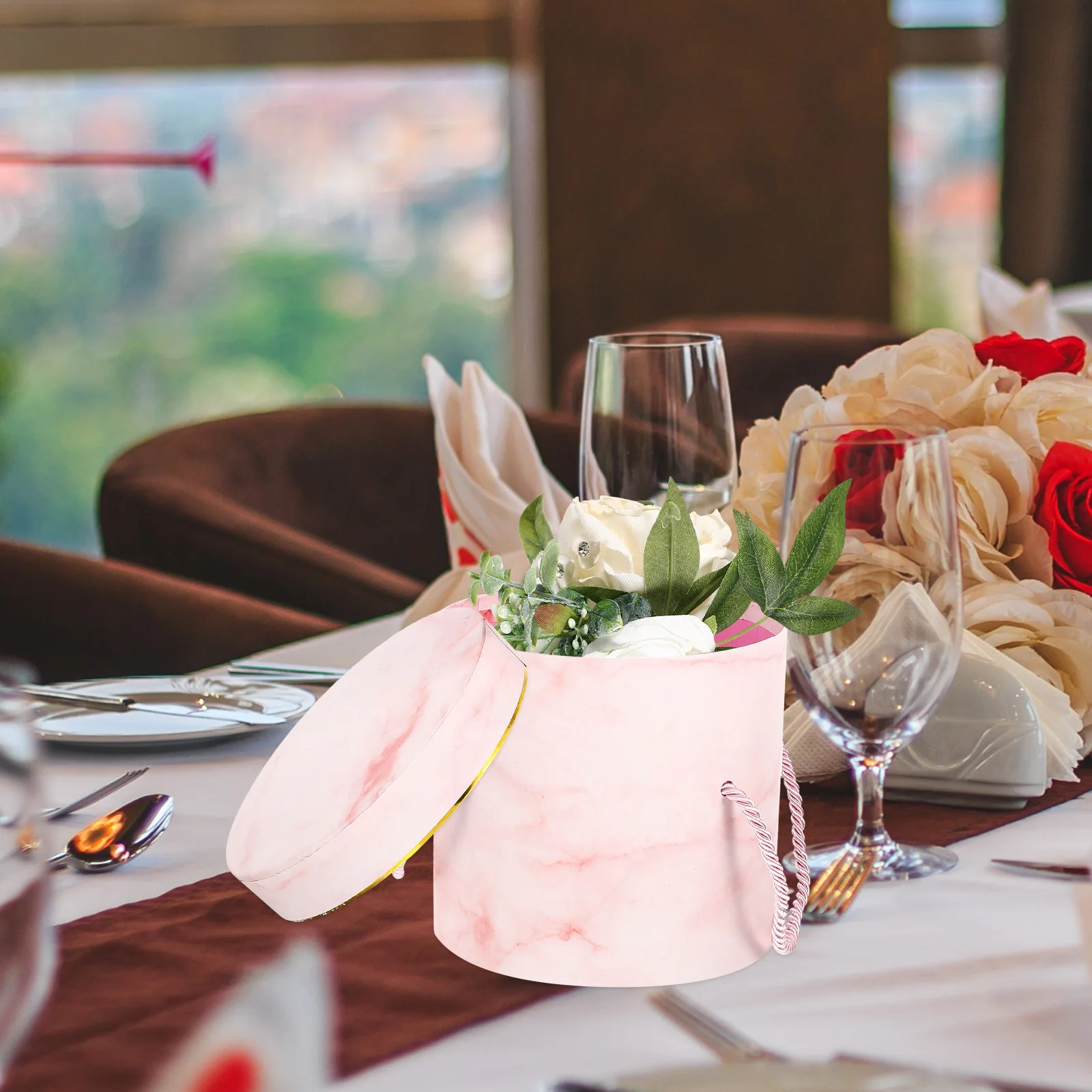 

2Pcs Durable Cardboard Flower Box Handheld Design for Festival Gift Bridal Shower Favors and More Valentines Floral Box