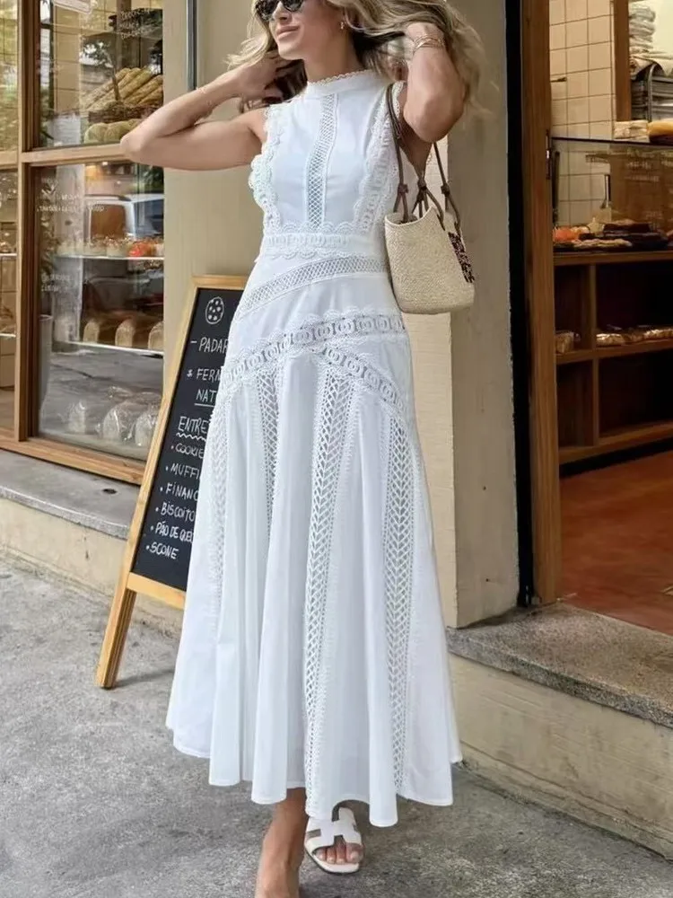 فستان طويل أبيض أنيق للنساء مثير بدون أكمام وياقة واقفة فساتين مجوفة موضة صيف 2025 فستان حفلات الأعياد