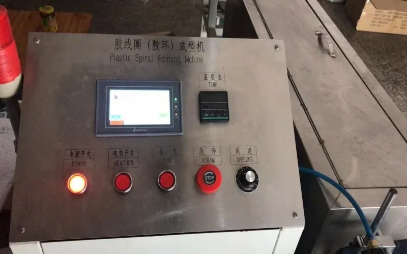 Автоматическая машина для формования одиночной спиральной катушки из ПВХ - машина для изготовления пластиковых спиральных спиральных катушек для делового и промышленного использования