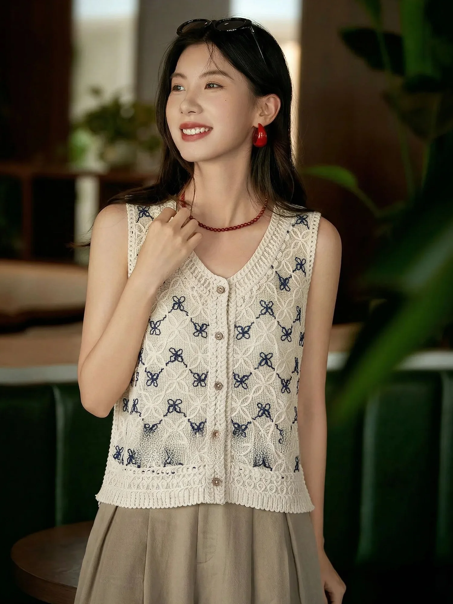 

Elegant High-End Women's Sleeveless Knitted Top Loose Fit Cotton Summer New Style Fashion Slimming Casual Knitwear