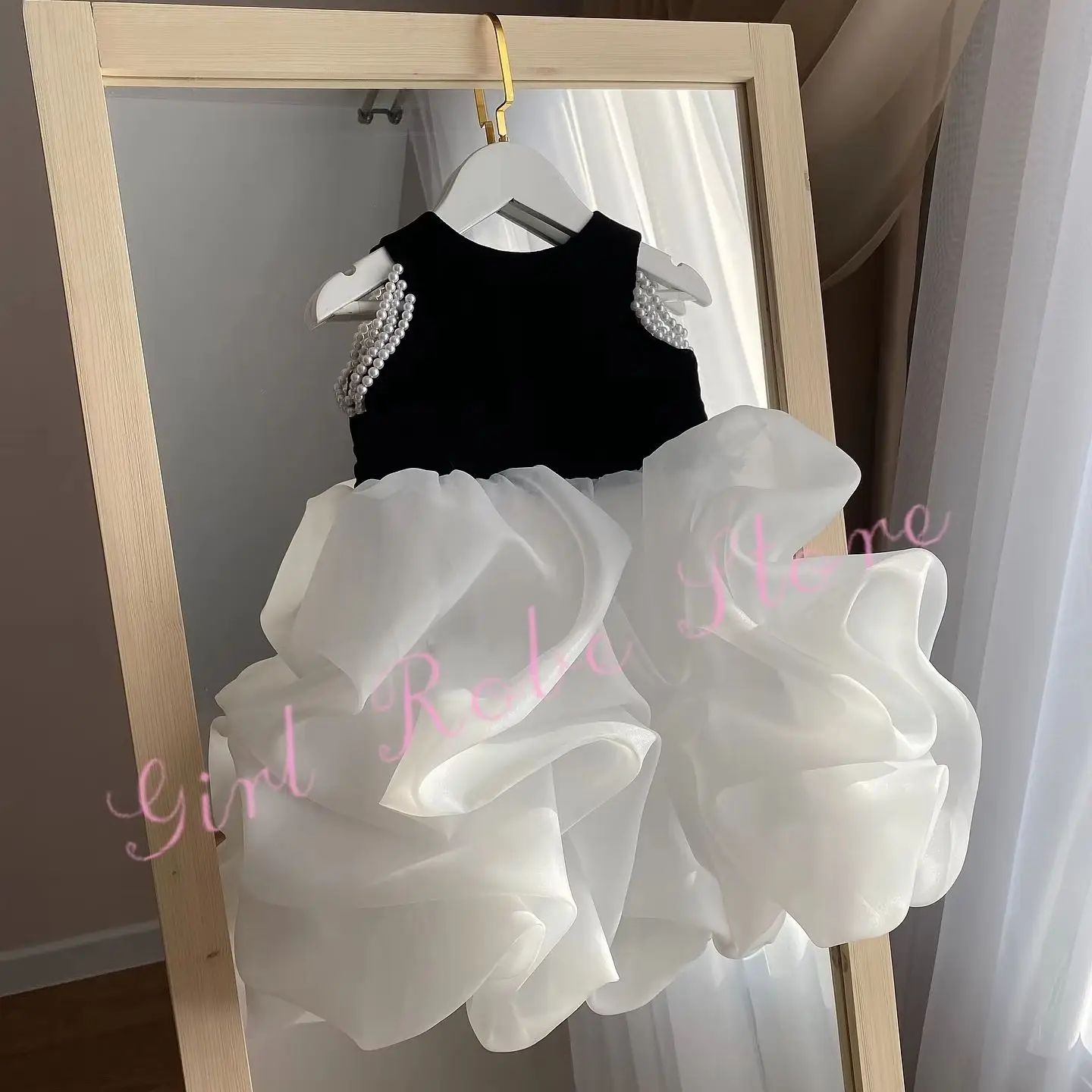 Elegant Black White Flower Girl Dress For Wedding Knee Length Ruffles Sleeveless Pearls Cute Toddler Banquet Birthday Ball Gown