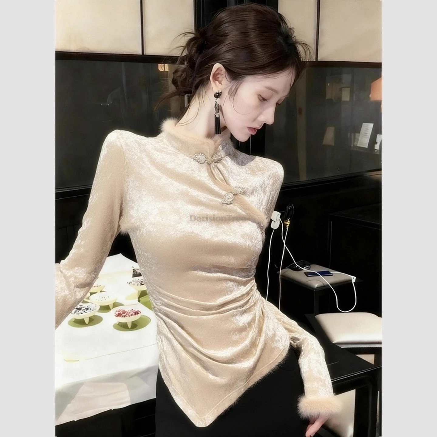 

Элегантная блузка-ципао в китайском стиле 2026 года: модный асимметричный дизайн, длинные рукава, застежка-диск, ретро-стиль