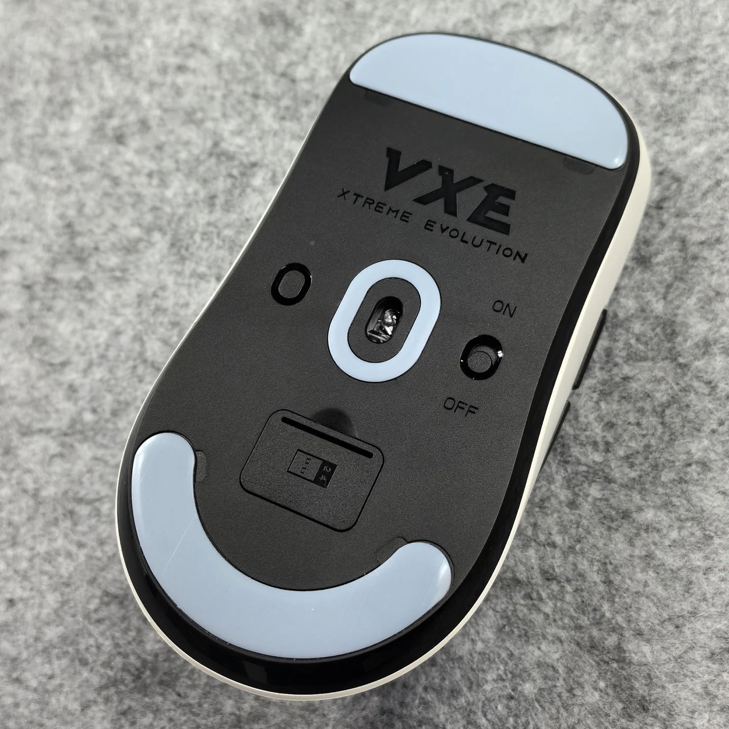 UnusualWaySports Mouse Skates Feet VXE Dragonfly R1 Glides Curve Edge Magic Ice Silver Fox Version