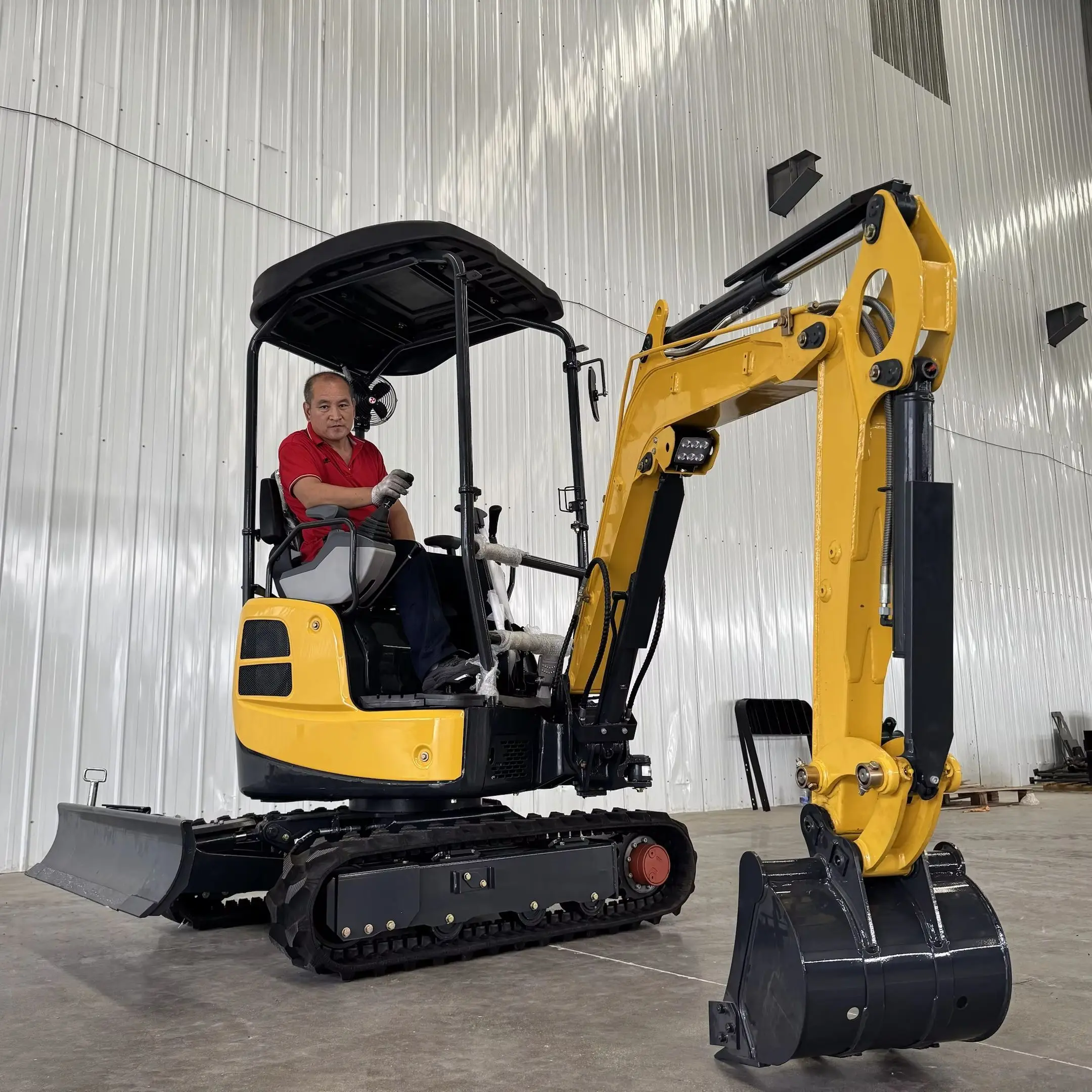 حفارة هيدروليكية مجنزرة جديدة 1.8 طن للبيع حفار صغير شحن سريع بخصم 50% #6