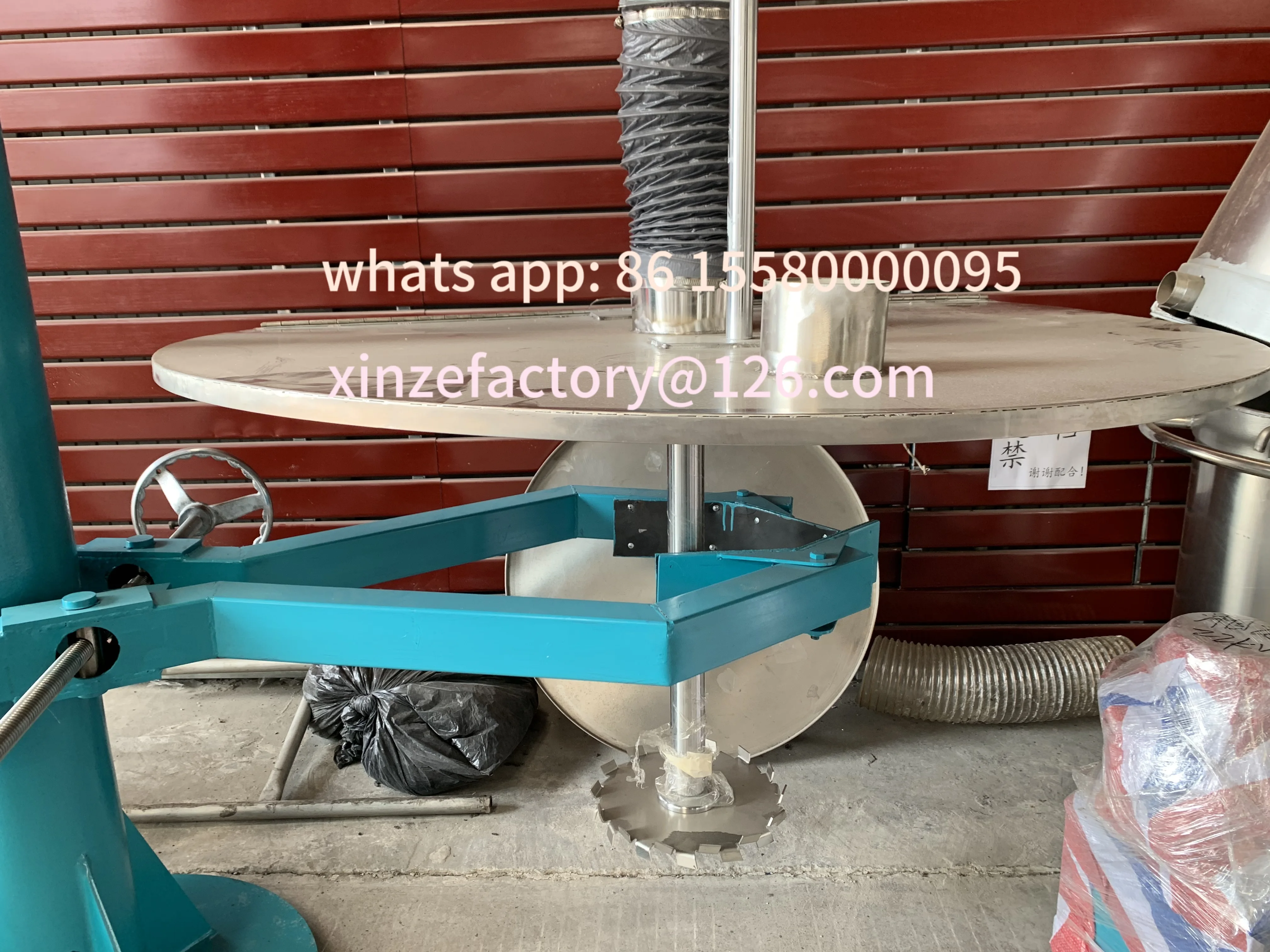 Customizable solvent-based industrial road marking paint