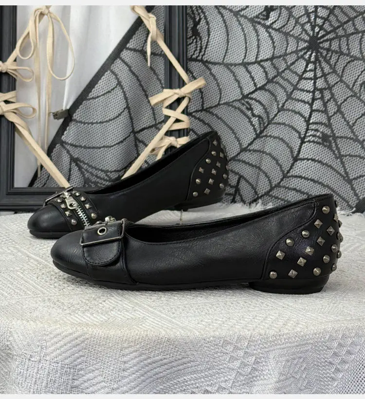 

Women Black Punk Rivet Flats 2026 New Round Head Soft Sole Single Fashionable Versatile One-pedal Lazy Shoes