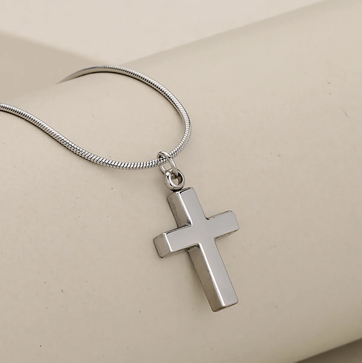 Street Trend All-Match Stainless Steel Mirror Cross Pendant Snake Chain Necklace for Women and Men, Personalized Accessories