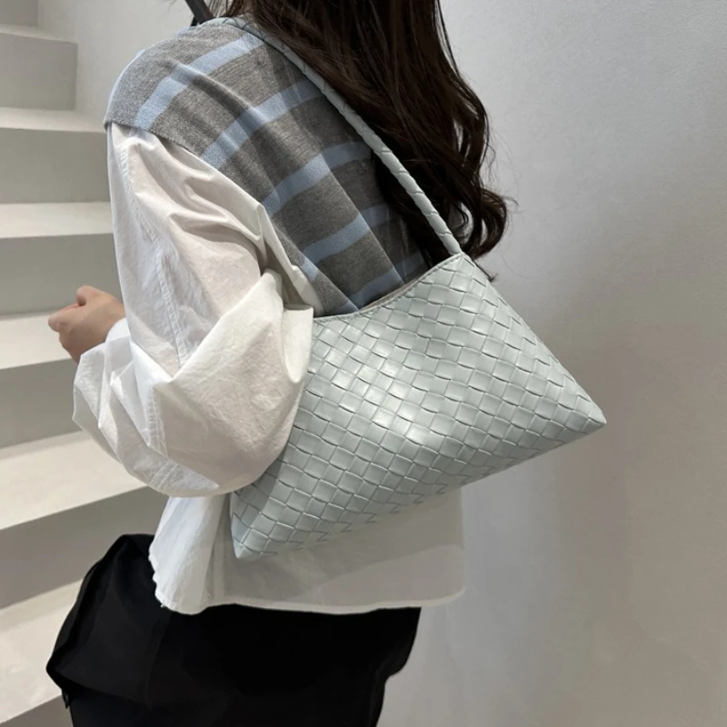 Elegant Woven Shoulder Handbag, Simple Underarm Purse, Leather Material, Trendy Daily Hand Carry Bag, Accessory for Dating