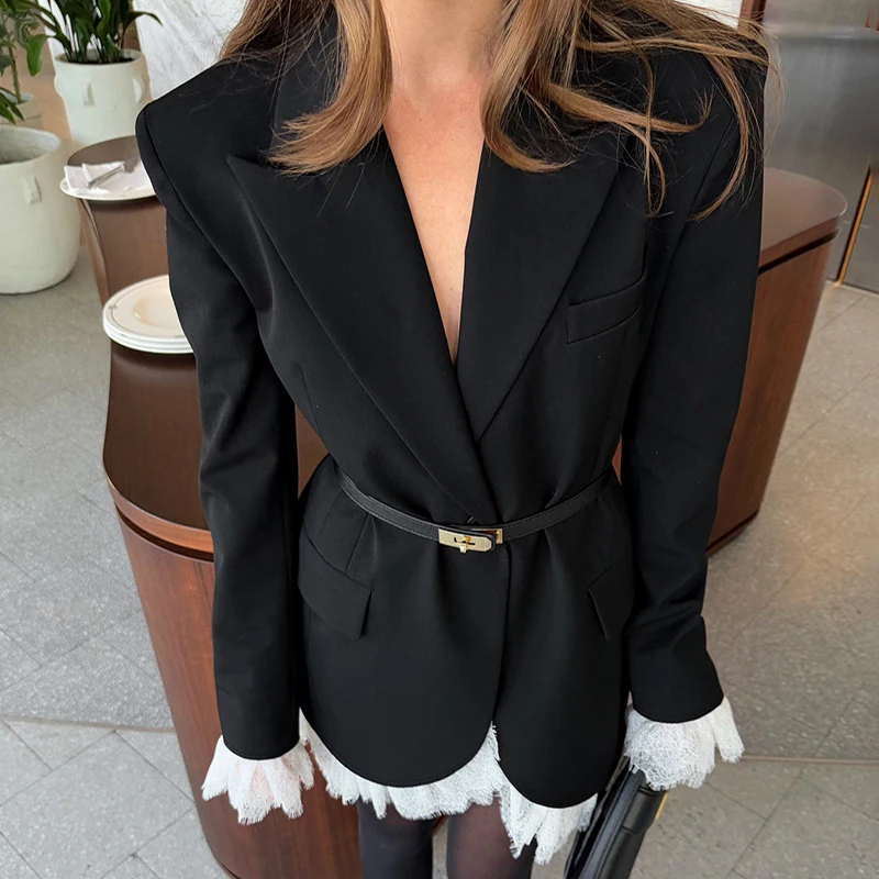 معطف نسائي مصمم بأكمام طويلة من الدانتيل معطف موضة أسود بياقة على شكل V سترة مرقعة 2025 سترة مكتب جديدة للسيدات للتنقل في الخريف