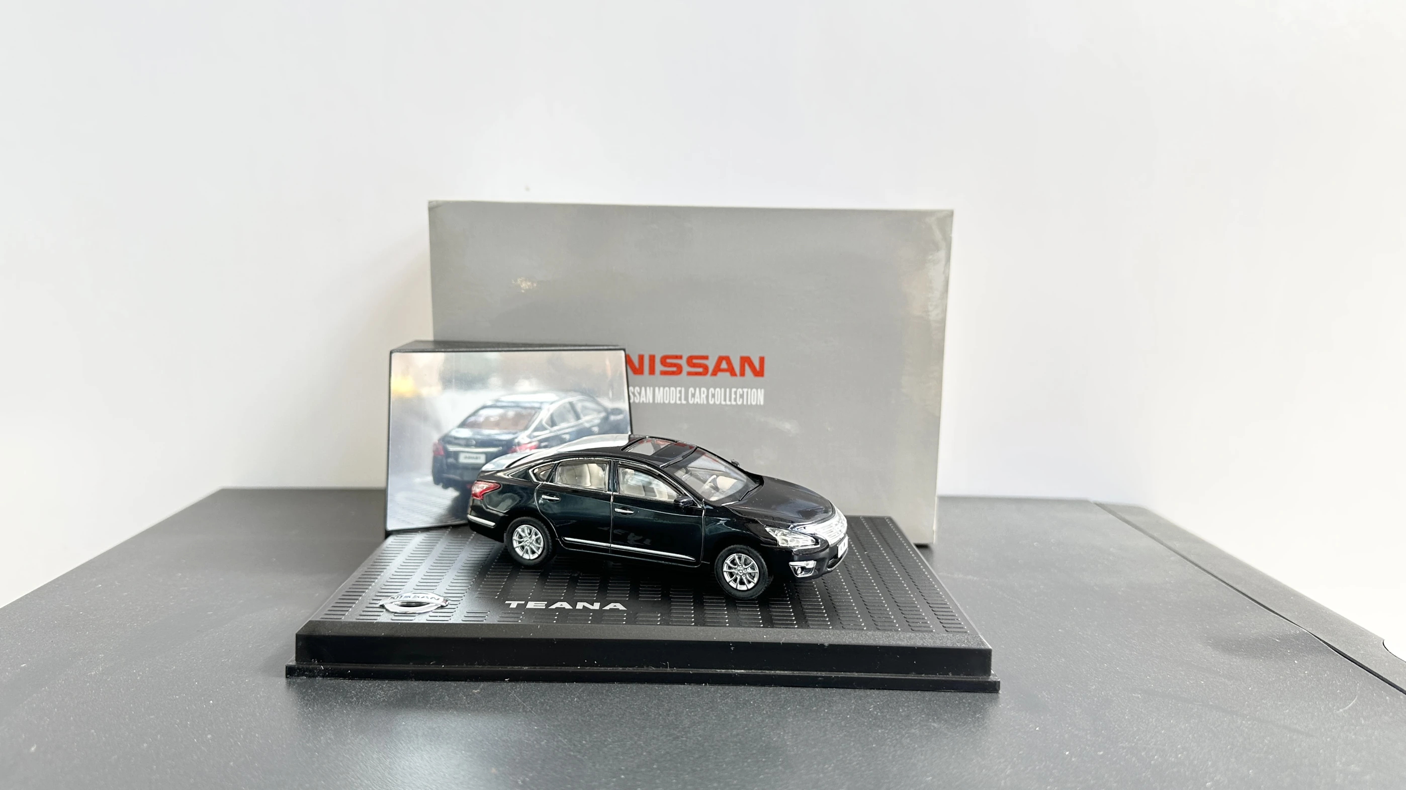 Modèles de voitures Dongfeng 13 Teana à l'échelle 1:43, originaux d'usine, modèles de voitures en alliage ancien, objets de collection et cadeaux