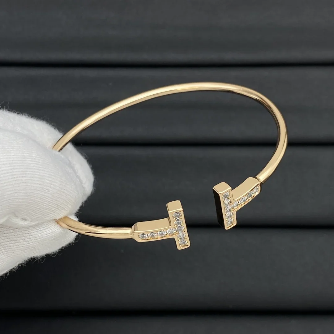 السوار الفضي الإسترليني عيار 925 البسيط هو منتج يومي متعدد الاستخدامات ومتين