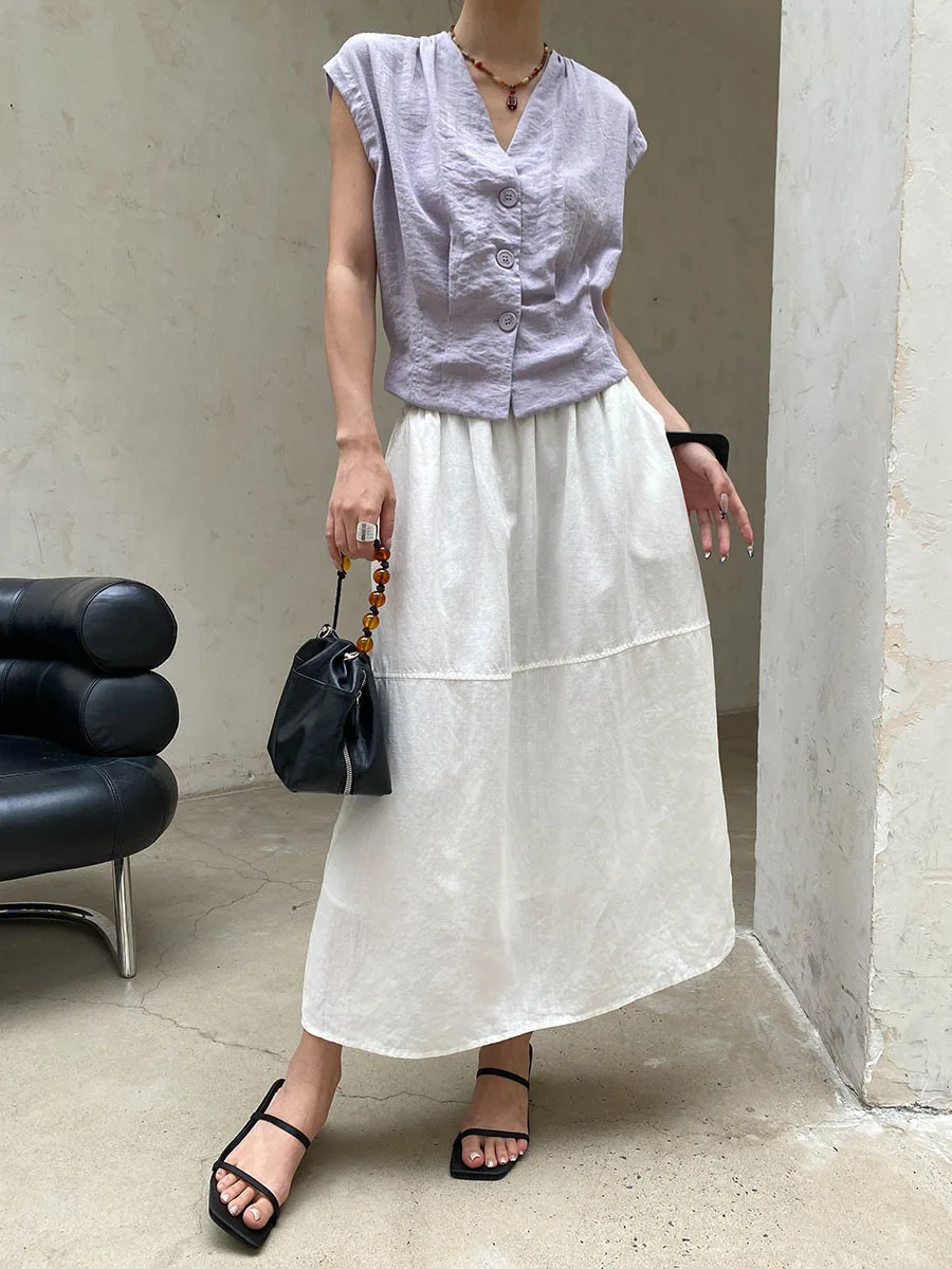 Sommerliche Damen-Weste in unifarbenem, lässigem Design mit Schultertasche, plissiertem V-Ausschnitt und ärmellosem Schnitt. – Detail 18