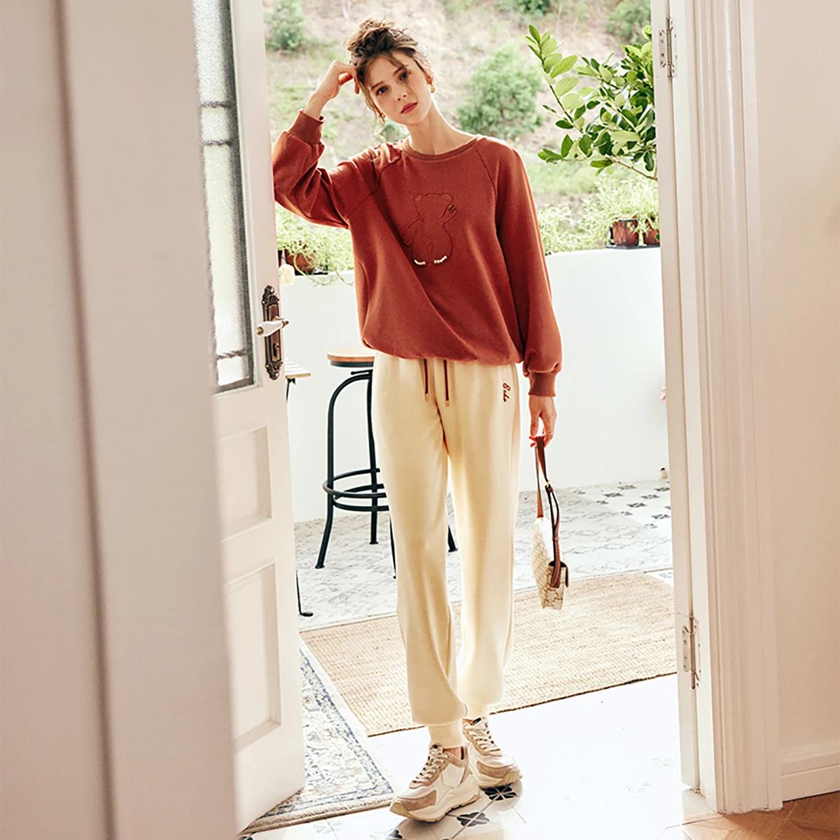 OLrain Women Long Sleeve Sweatshirt 2025 Autumn Fashion Bear Embroidered Round Neck Pullover Cotton Blend Tops Woman N56QR63291