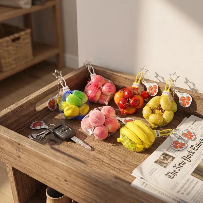 Mini-Frucht-Schlüsselanhänger, realistisch geformter, mehrfarbiger Tomaten-Pfirsich-Anhänger, wasserdichter Plastik-Charm für Rucksäcke – Detail 4