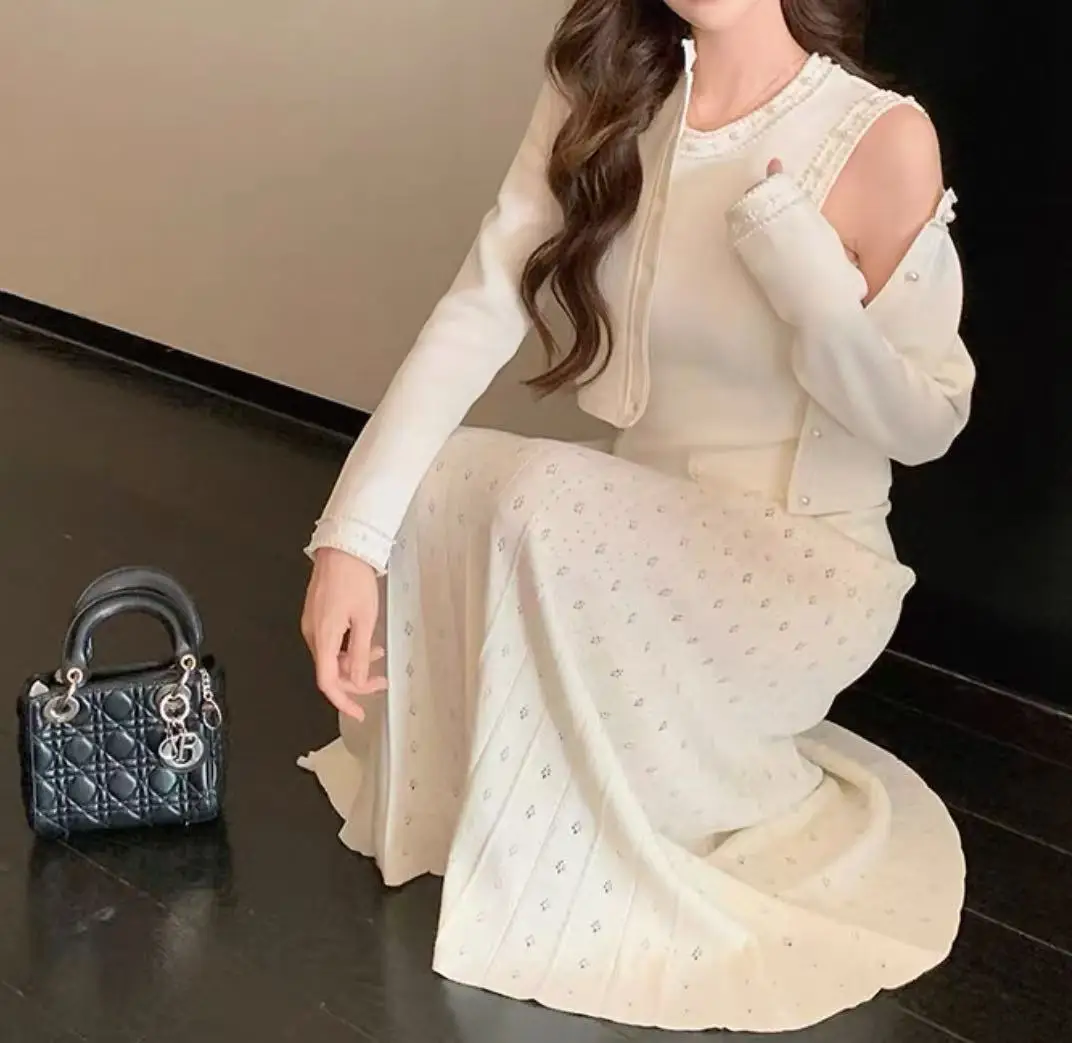 

Pearls Sleeveless Knitted Dress Women 2025 Early Spring New Fashion Elegant Round Neck long Dresses 5240373