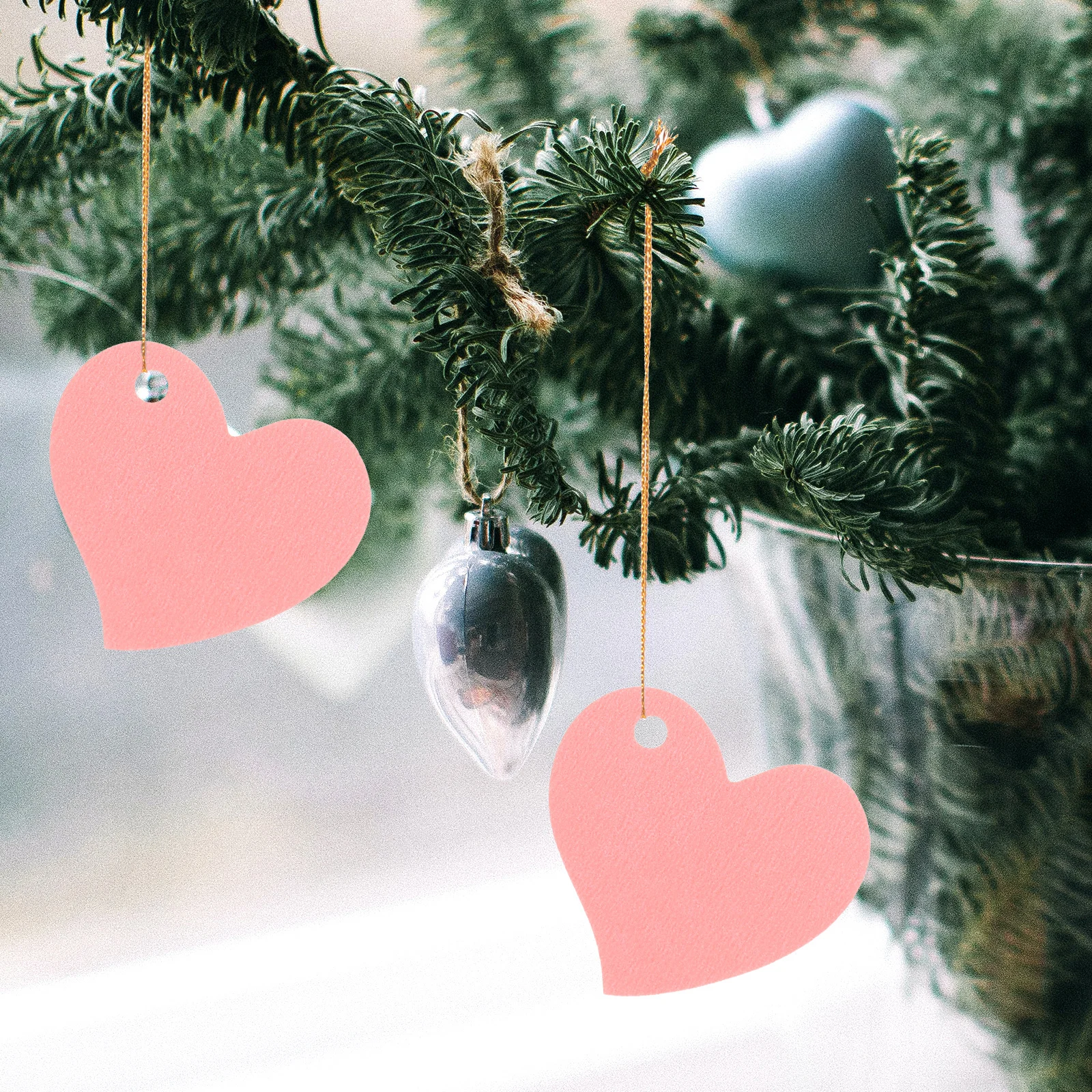 50 قطعة من بطاقات الهدايا على شكل قلب من ورق الكرافت، ملصقات فارغة لعيد الحب والزفاف، علامات أسعار للحرف اليدوية وعلامات الكتب والزينة المعلقة