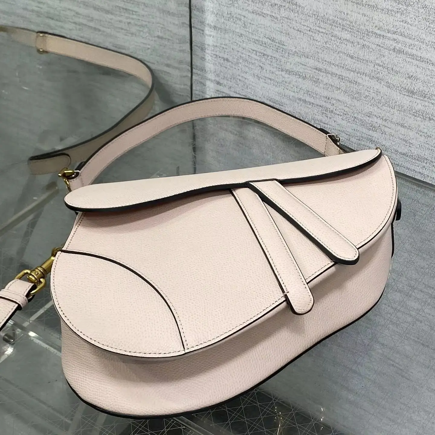 Women Light Pink Grained Leather Saddle Shoulder Bag, Vintage Flap Underarm Handbag with Extra Detachable Crossbody Strap