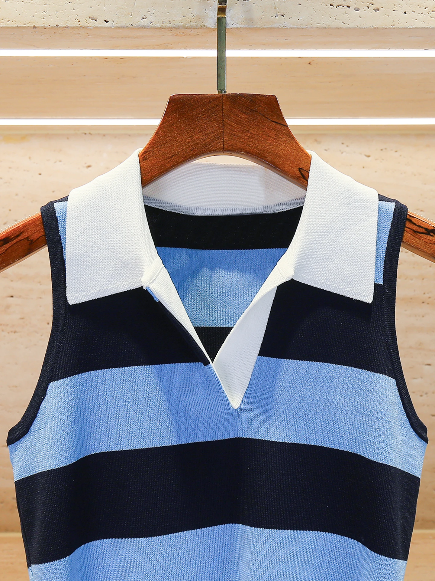 

High-End Women's Summer Knitted Vest Striped V-Ne Top Commute Simple Sle Regular Fit Knitted Sweater ort Length Svel