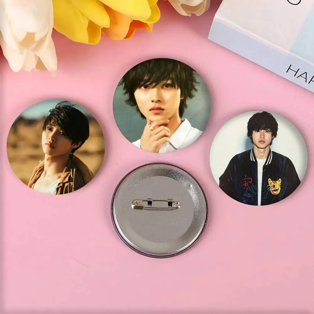 Insignias de Actor Yamazaki Cool K-Kento, Pin creativo, hojalata para bolso, accesorios de joyería, decoración de regalo