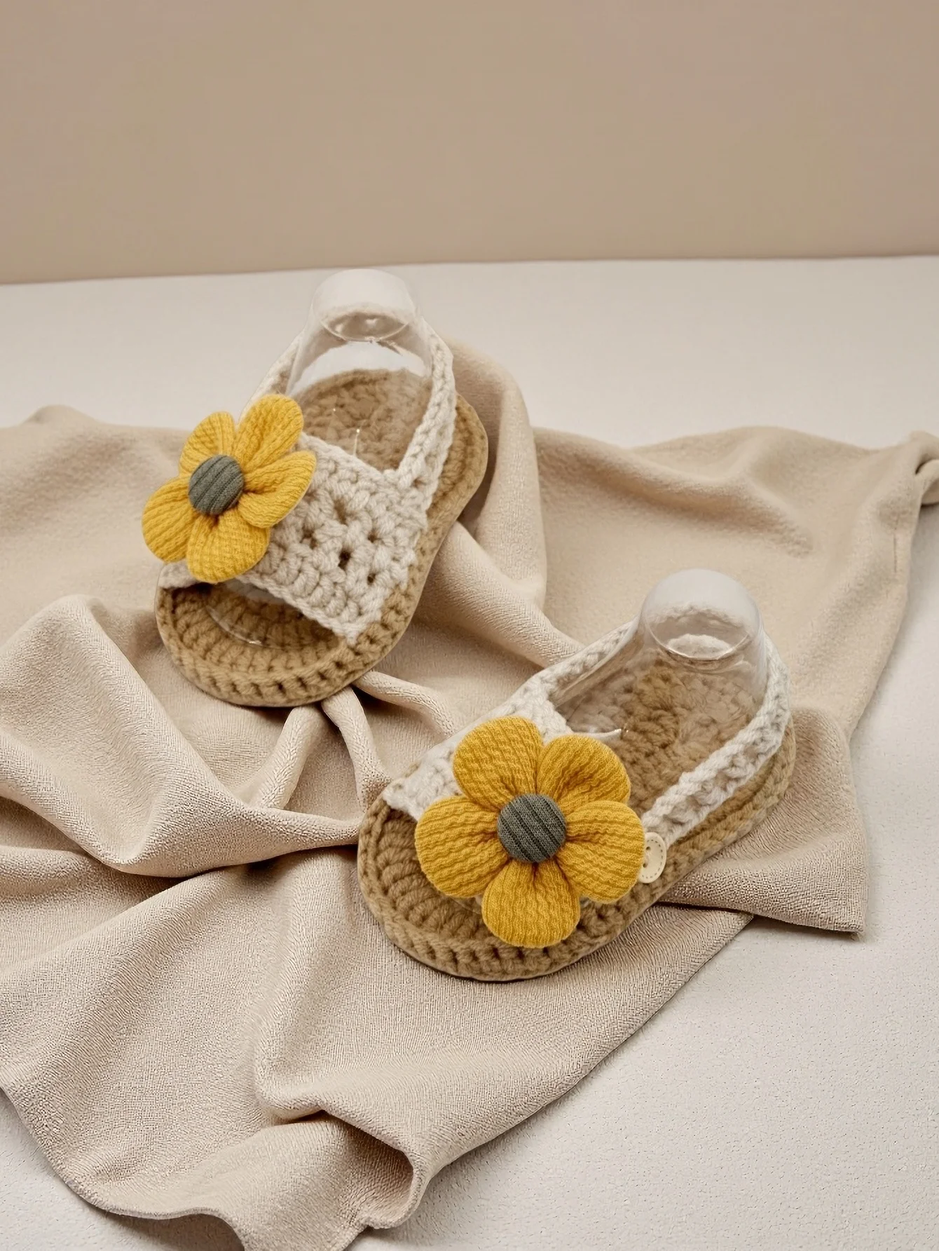 

1 пара детских сандалий ручной работы, детская обувь крючком с желтым подсолнухом, бежевые летние тапочки