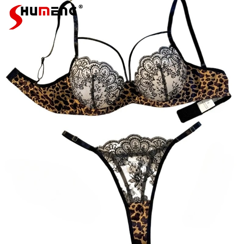 

Сексуальное женское белье с леопардовым принтом в стиле Pure Desire: комплект с вышитым бюстгальтером на косточках и пуш-ап эффектом, трусики.