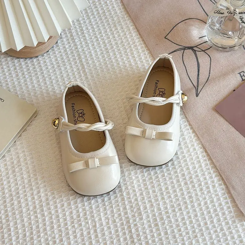 

Однотонные кожаные туфли для девочек, милые туфли на плоской подошве с бантом для танцевальных выступлений, весна-лето 2026, Новое поступление, детская обувь ​