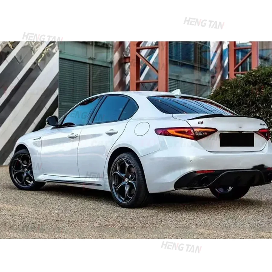 Carbon Fiber Side Skirts Splitters Flaps Apron For Alfa Romeo Giulia Body kit Upgrade Car Accessories Body kit