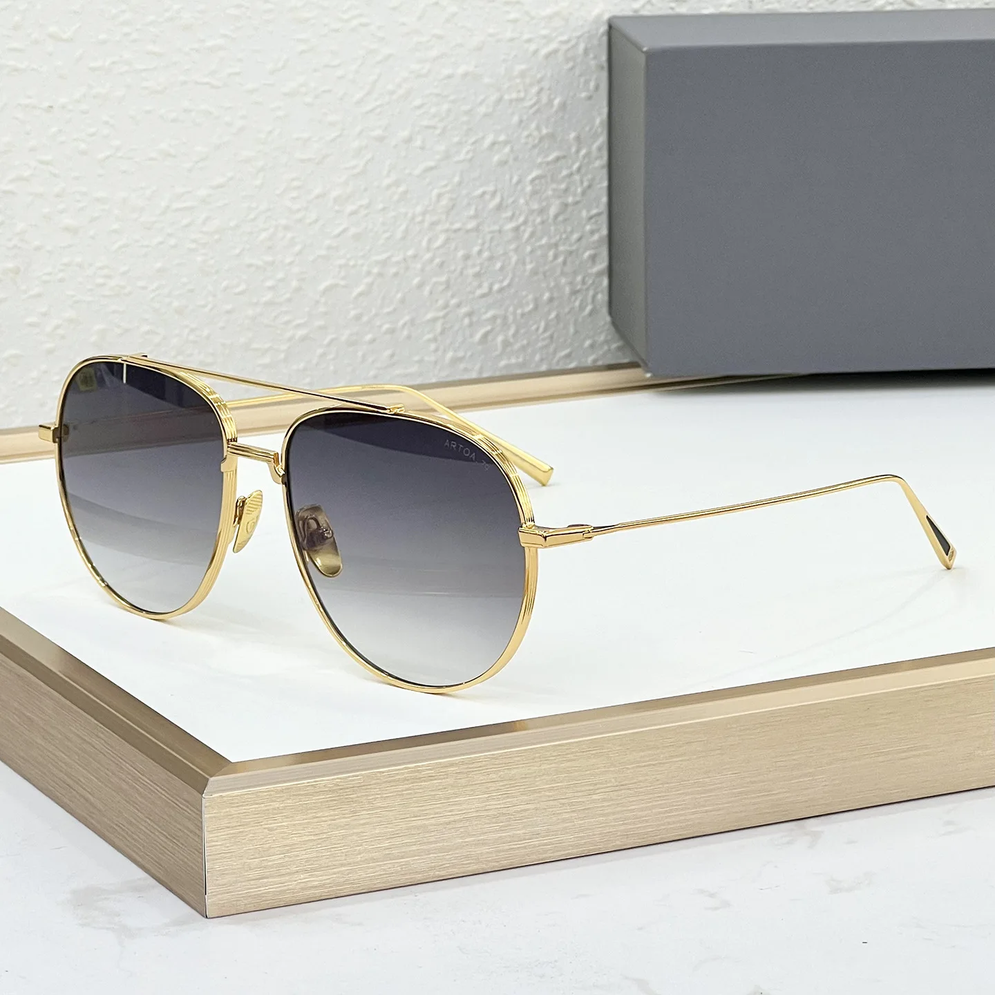 

Famous Designer Oval Alloy Sunglasses for Men Women High Quality Outdoor Fashion Trendy Lightweight Unisex Eyewear vintage