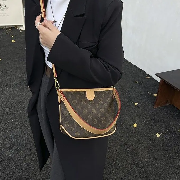 

2026 AW Women's Tote Bag, Vintage Quilted Soft Leather Multi-way Shoulder Purse, Large Capacity Underarm Bag for Work Commute