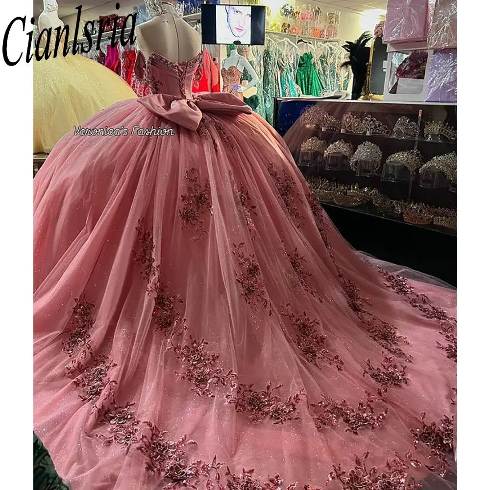 

Розовое платье Quinceanera с открытыми плечами и бантом, бальное платье с блестками и аппликациями, кружевной корсет по индивидуальному заказу, Vestidos De XV Anos