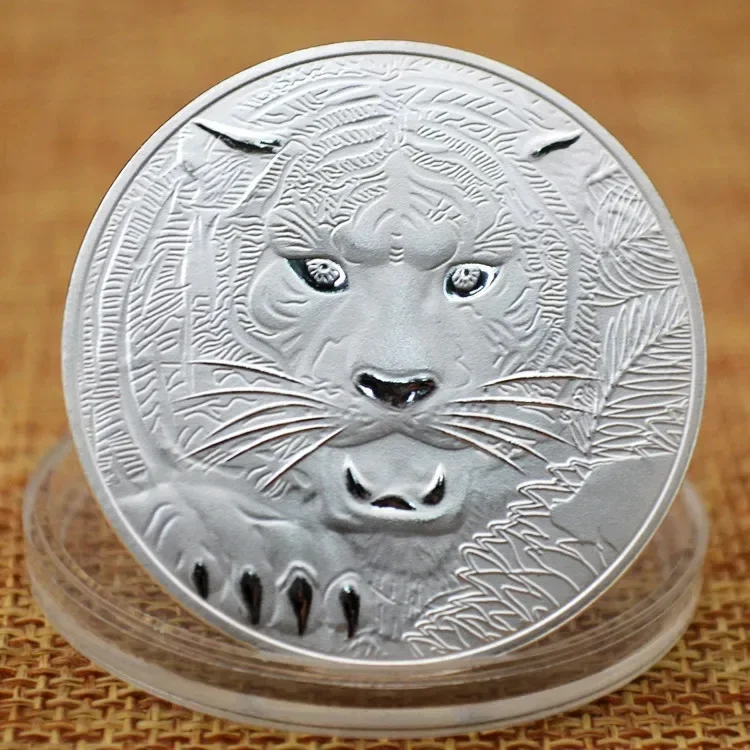 Aisa Myths Legends Basso-Relievo Silvery Plated Souvenir Coins Dragon Fights with Tiger Pattern Medal Ancient Collection Coin