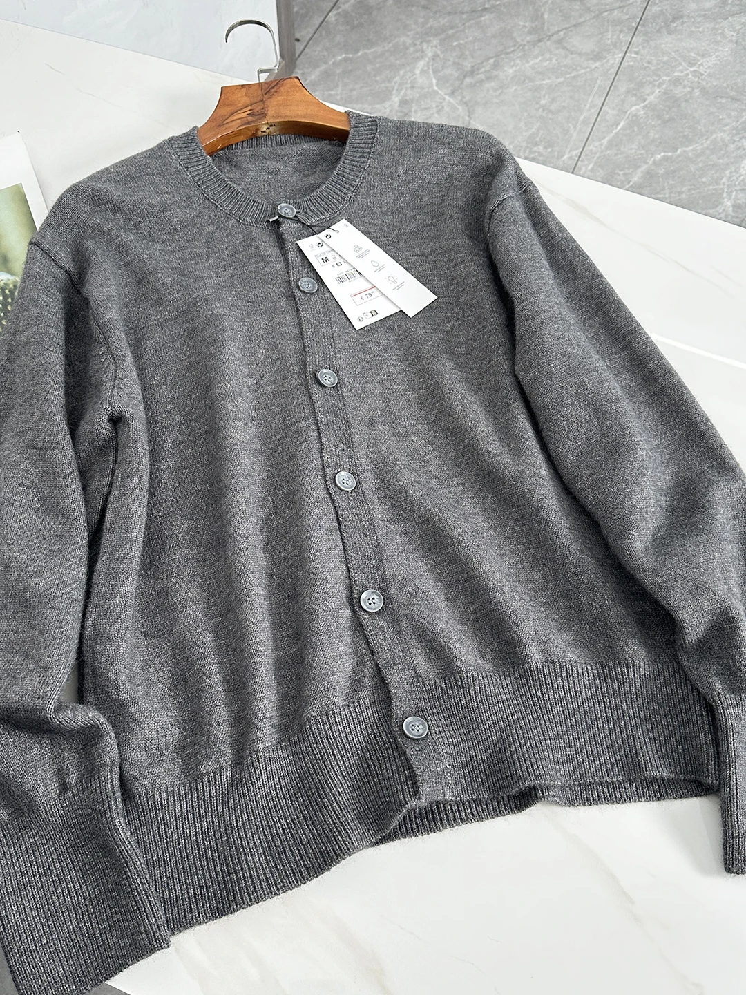 

Comfortable Soft Japanese Luxury Sle Men's And Women's Casual Knitted Sweater Long Sve round Ne Warm Thermal Polyester...