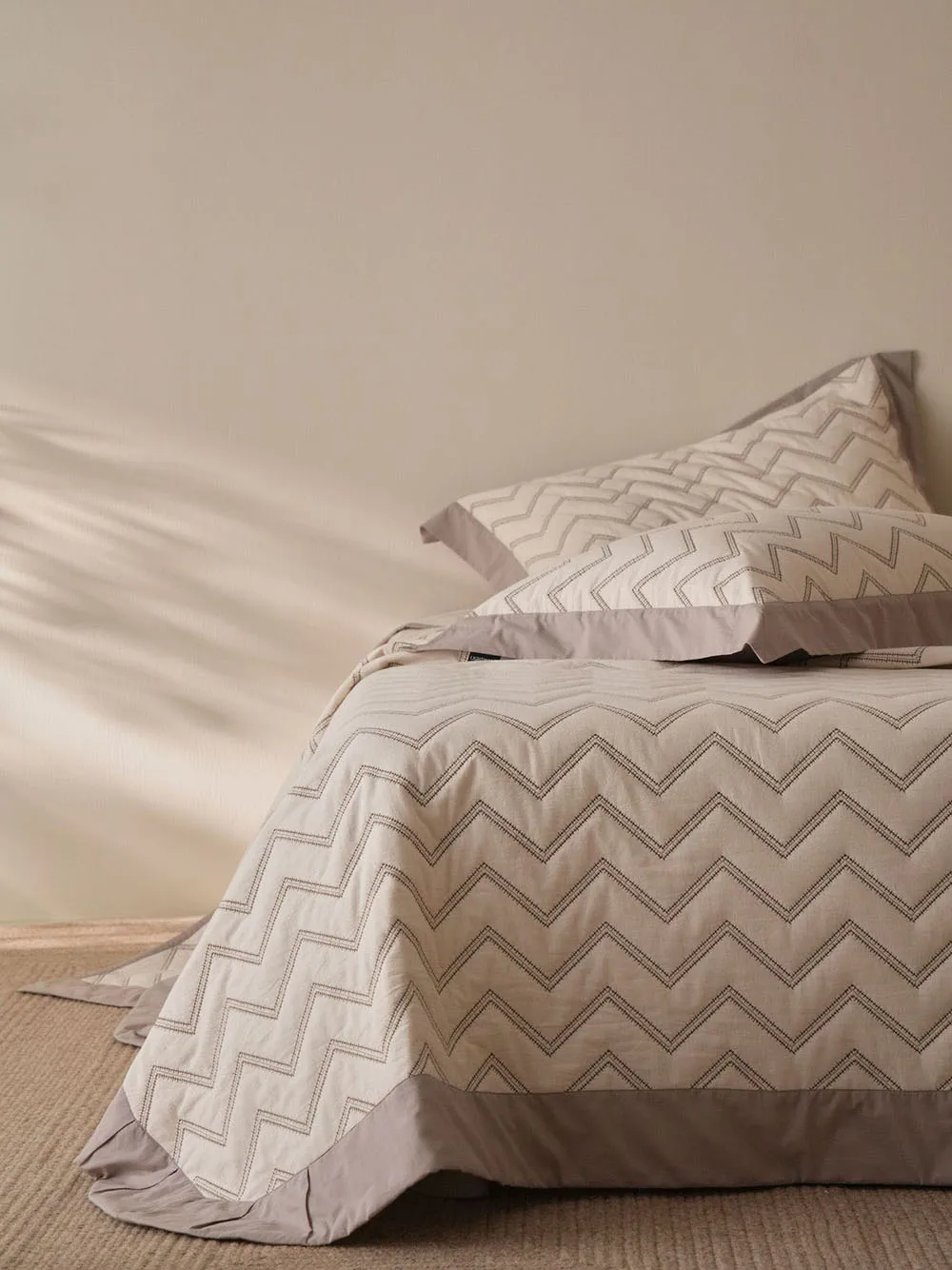 

Vintage Cotton Linen 3-Piece Bedspread Set, Wavy Stitch Lightweight Quilt, Geometric Jacquard Solid Color Thin Comforter