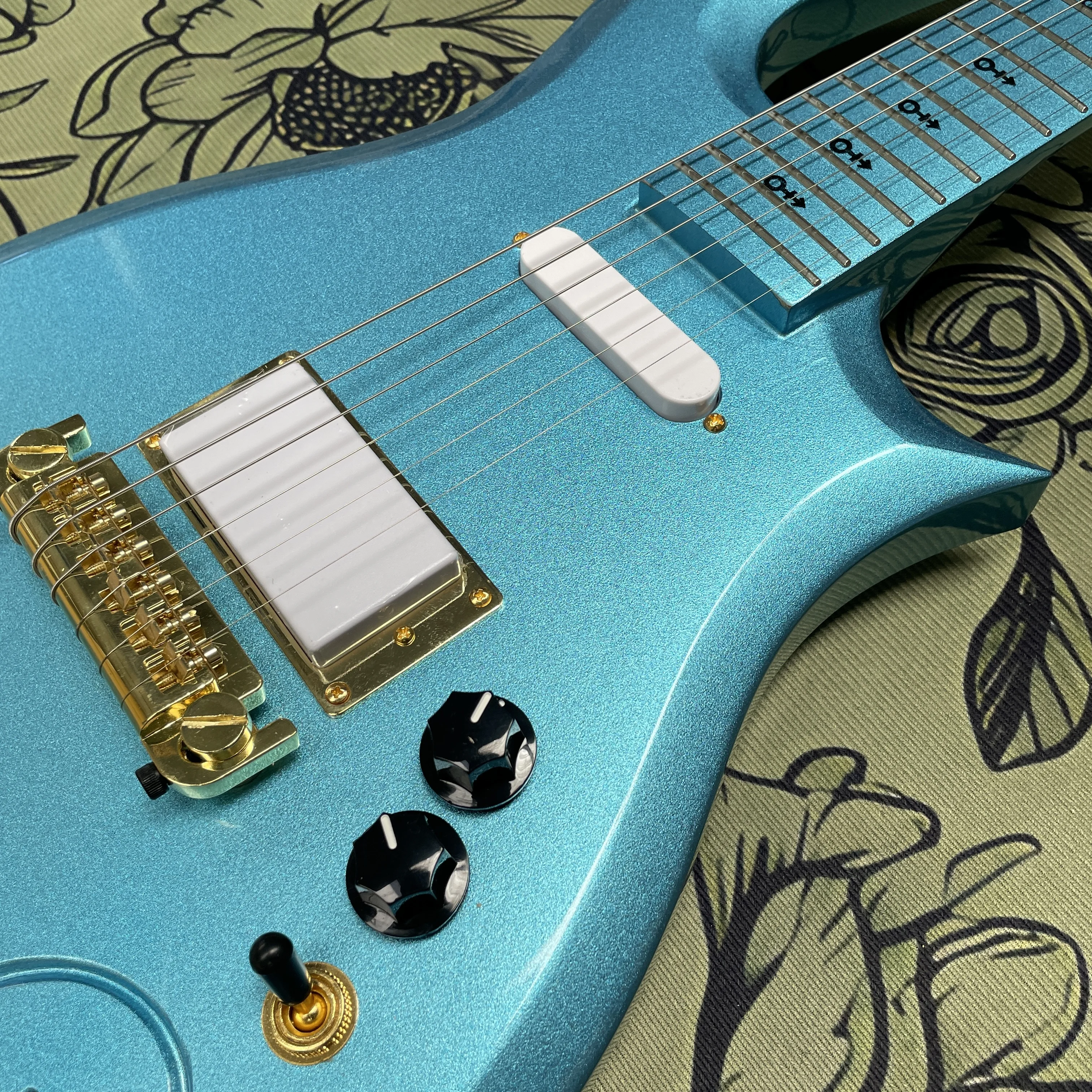 Metallic blue 6-string electric guitar  SH pickups, and full gold hardware guitars—ideal for children's first electric guitarra.