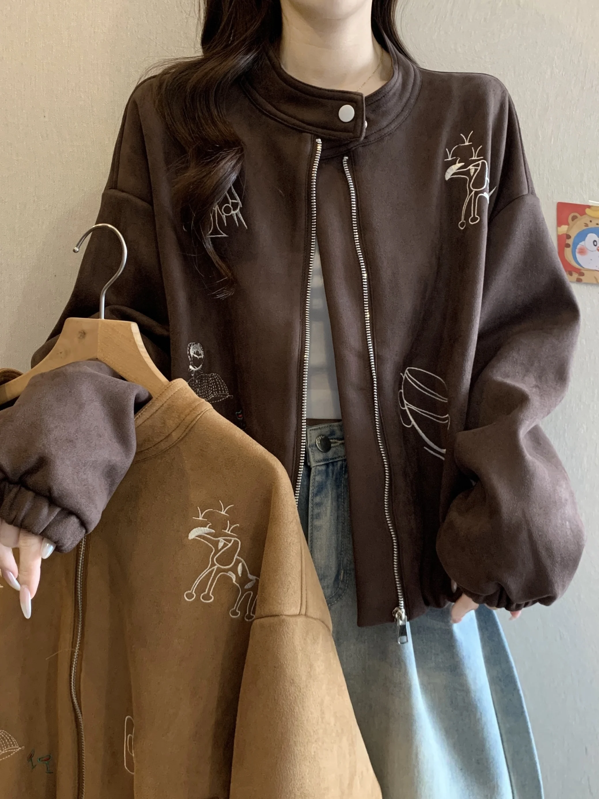 

Модная корейская осенняя верхняя одежда для женщин больших размеров: повседневный топ с вышивкой, воротником-стойкой и молнией, из бархата под оленью кожу