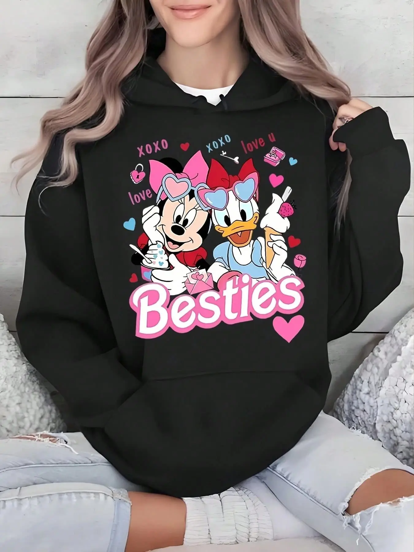 

Женская хлопковая флисовая толстовка с капюшоном Disney: Минни Маус и Дейзи Дак, черная, с изображением героев, в стиле «лучшие подруги», с очками, напитком и мороженым
