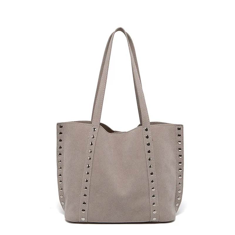 

Модная однотонная плюшевая женская сумка 2025, высокое качество, сумка-тоут с заклепками и магнитной застежкой, винтажные сумки для покупок большой вместительности