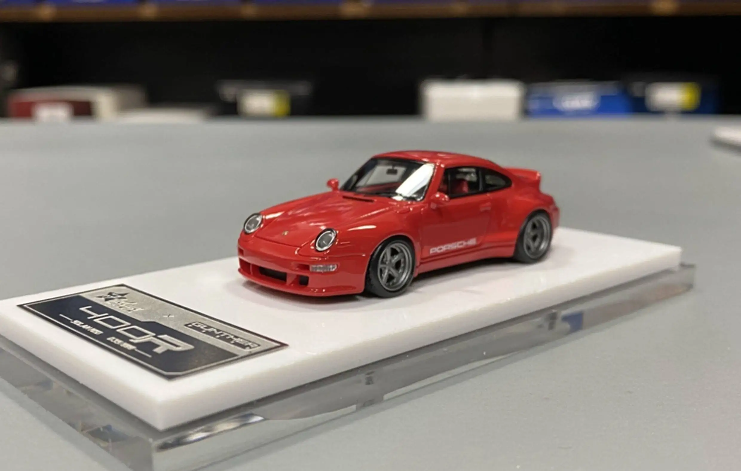 Fuelme - Modelo de Coche de Resina GUNTHER WERKS 400R Widebody a Escala 1:64