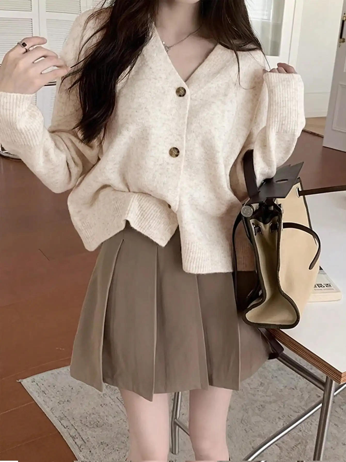 

Yui Style V-Neck Knitted Cardigan for Women 2025 New Style High-End Foreign Style Korean Style Early Autumn Clothes