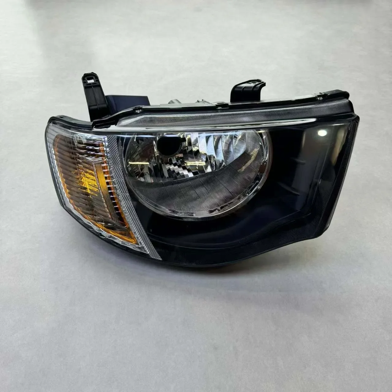 المصباح الأمامي لميتسوبيشي L200 تريتون 2009+ #2