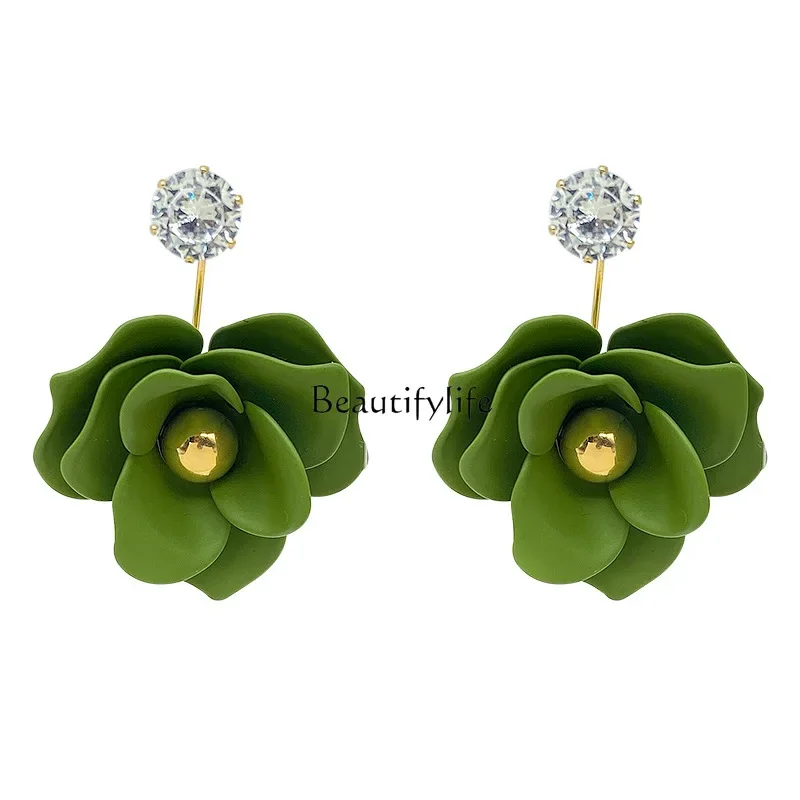 

Retro camellia two temperament stud earrings unique design sense atmosphere light luxury fashion