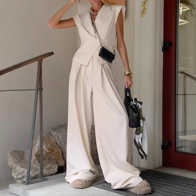 

Women's Khaki Suit, Niche Design, Neutral Sleeveless Suit Collar Top, Trousers, Two-piece Set